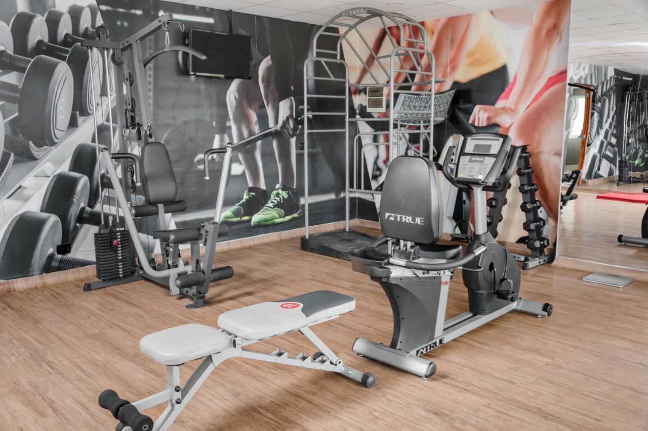 Wyndham Costa Del Sol Pucallpa Exteriör bild A typical gym