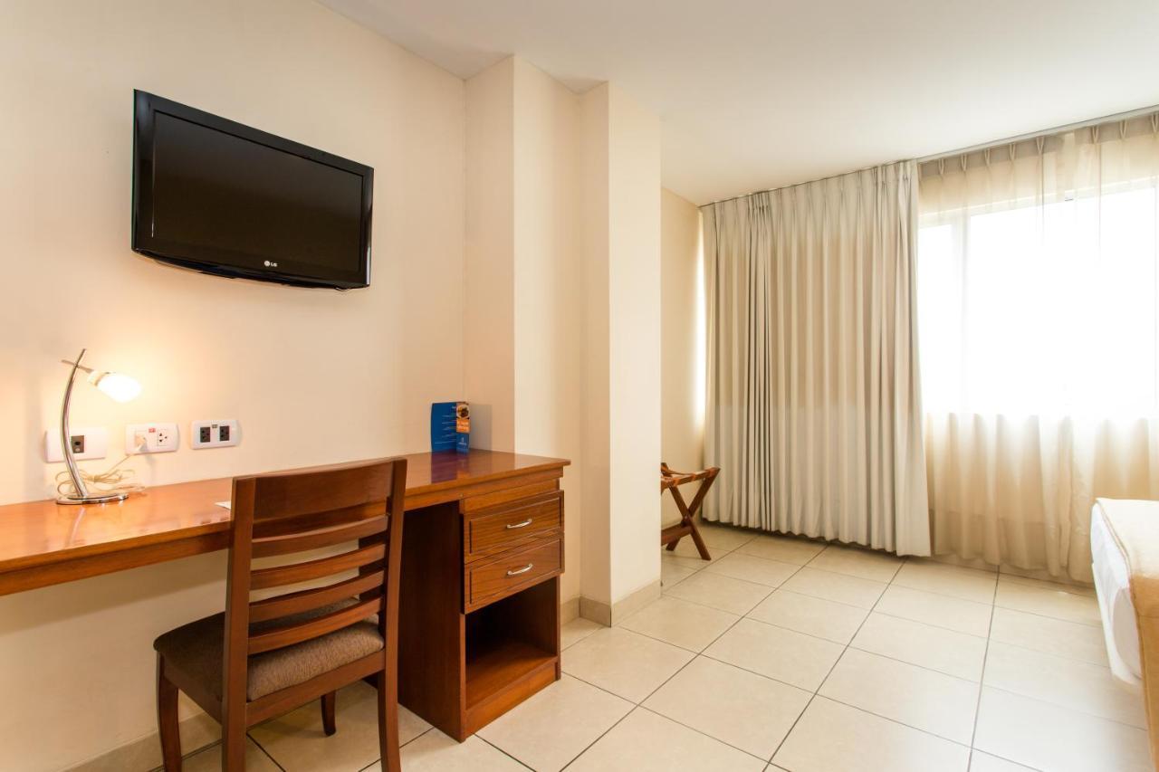 Wyndham Costa Del Sol Pucallpa Exteriör bild A room at the hotel