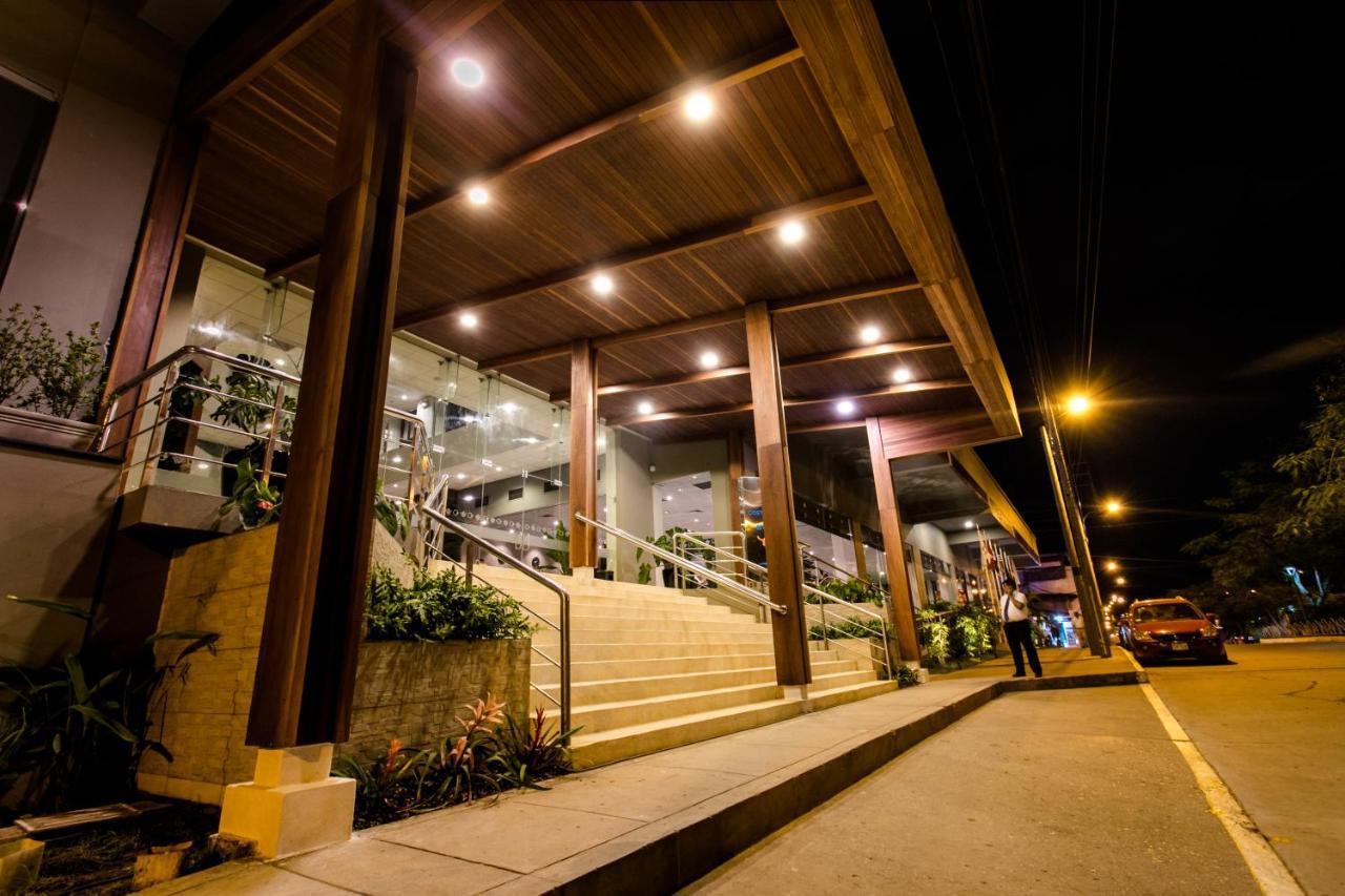 Wyndham Costa Del Sol Pucallpa Exteriör bild The main entrance of the hotel